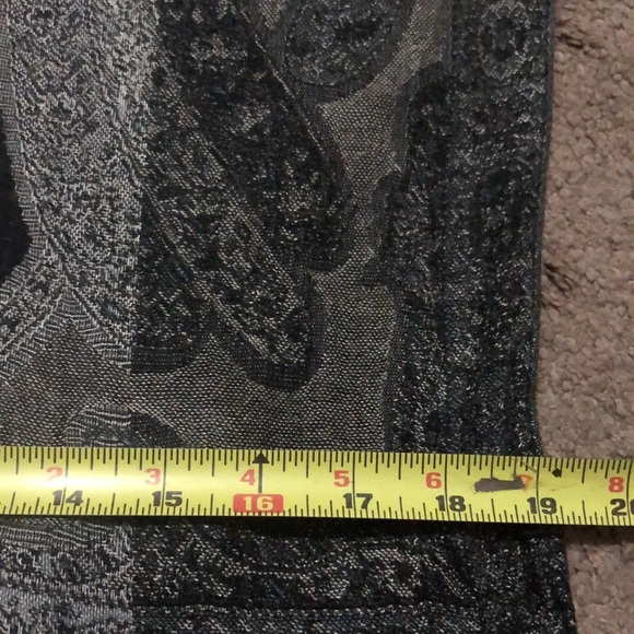 Gorgeous Scarf With Fringe-77x19-Black/White/Gray-EUC - Picture 12 of 15